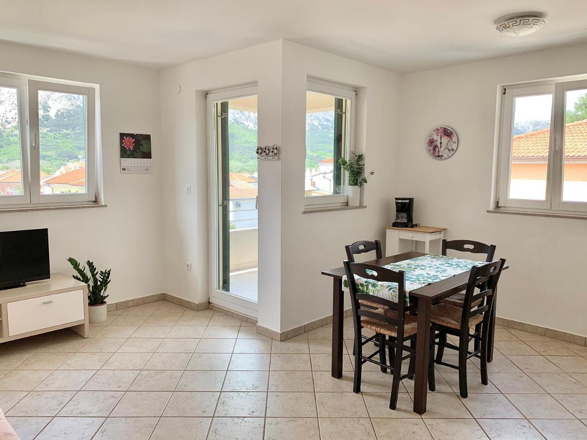 Apartments Happy Stay Center Baska Екстериор снимка