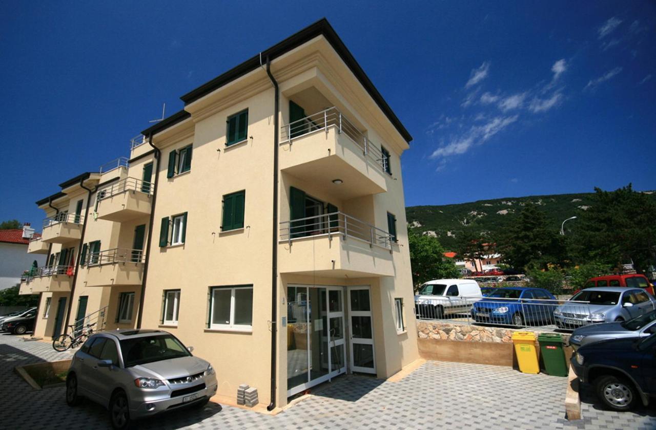 Apartments Happy Stay Center Baska Екстериор снимка
