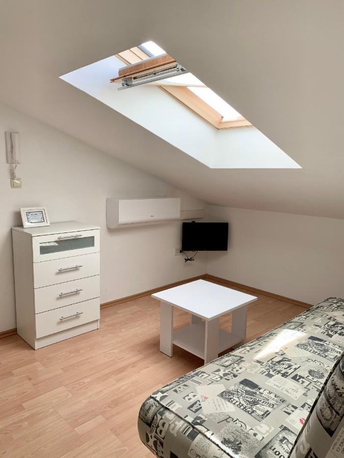 Apartments Happy Stay Center Baska Екстериор снимка