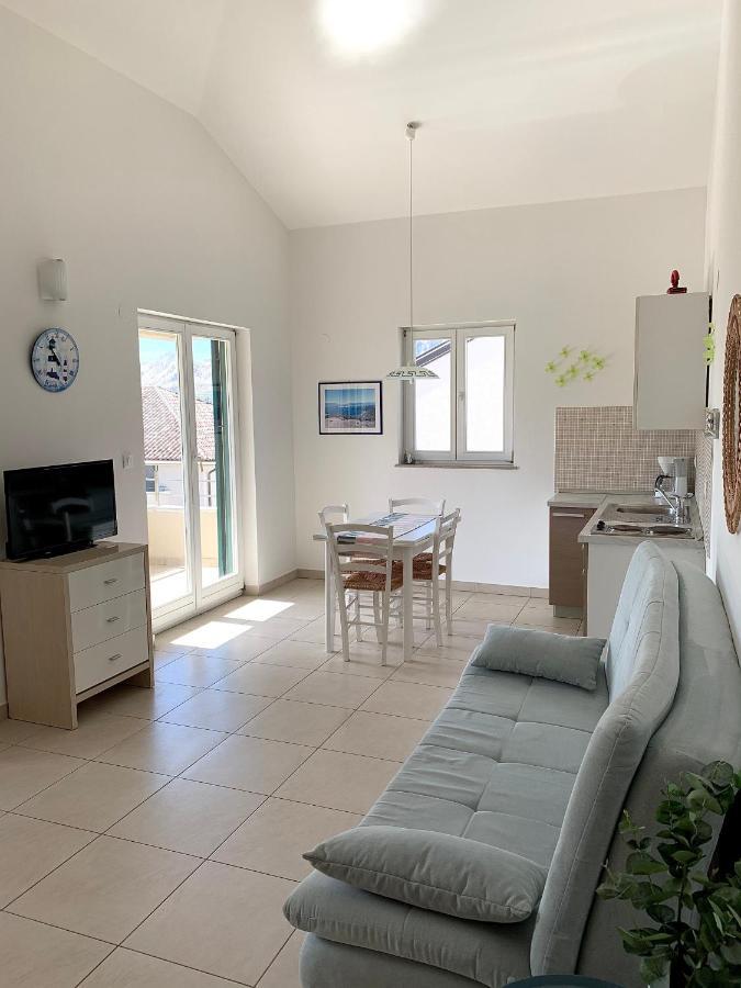 Apartments Happy Stay Center Baska Екстериор снимка
