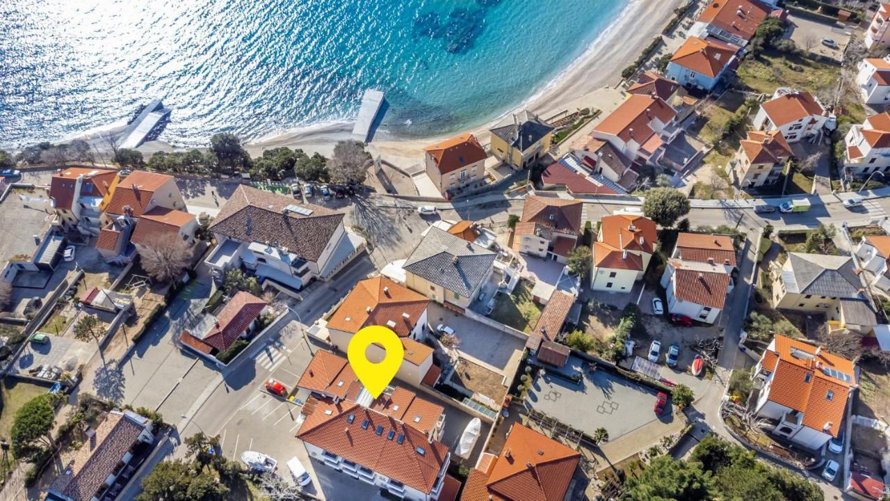 Apartments Happy Stay Center Baska Екстериор снимка
