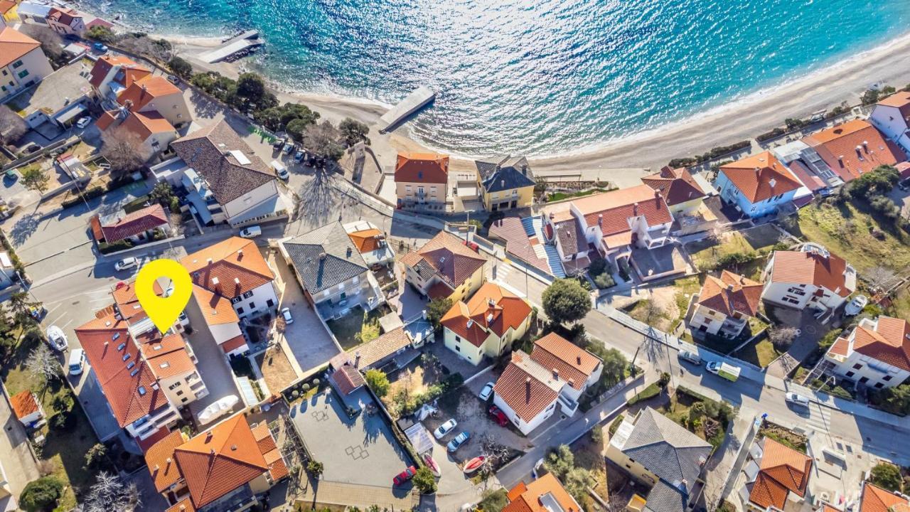 Apartments Happy Stay Center Baska Екстериор снимка